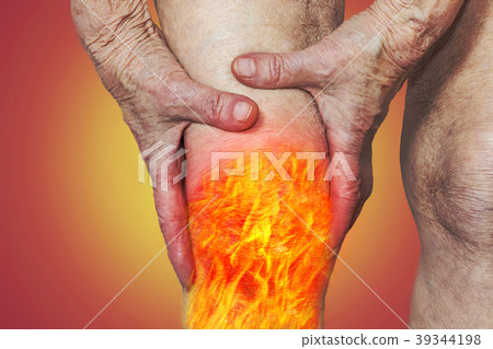 Senior woman holding the knee with pain 39344198