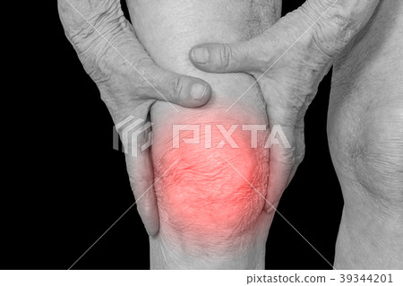 Senior woman holding the knee with pain 39344201
