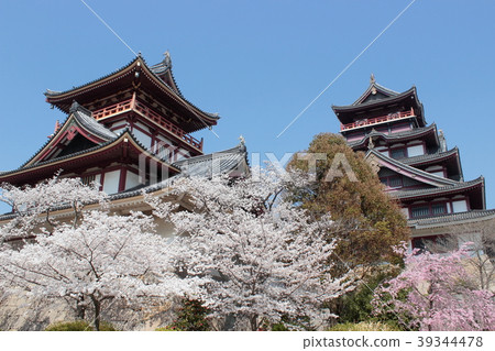 Fushimi-Matsuyama Castle in Kyoto Spring 39344478