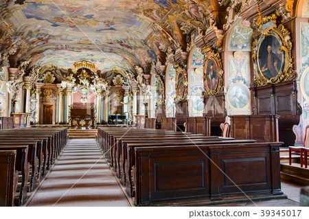 Leopoldina Hall 39345017