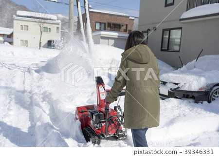 Snow removal work Snow removal work 39346331