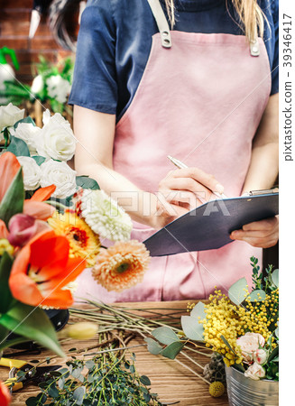 Florist at work Florist at work 39346417