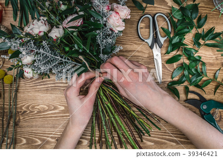 Flowers delivery concept Flowers delivery concept 39346421