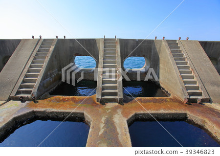 Wave dissipating wall 39346823