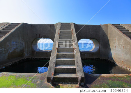 Wave absorbing wall concrete stairs 39346834