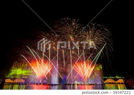 Beautiful fireworks in the night sky. 39347222