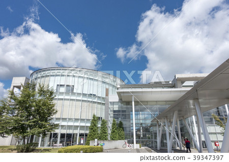 Fukushima Prefecture City Hall Main Office Building Featuring transparency and rooftop greening that take advantage of the green landscape that continues from the Abukuma Mountains 39347397