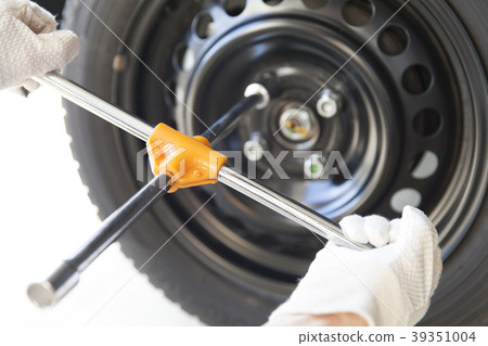 Tire exchange 39351004