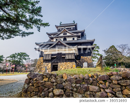 日本城堡松江城堡又名千鳥城城堡塔是國寶在日本選擇的100個國家櫻花景點 39351693