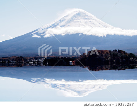 Fuji Mountain on blue sky with sunlight Fuji Mountain on blue sky with sunlight 39353287