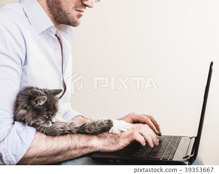 Handsome man and cute kitten 39353667