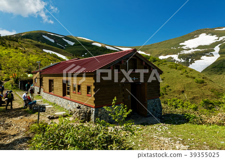 Snow-covered ridge line seen from Joetsu border, Hiloteyamanoya 39355025