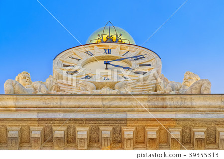 Big clock on building Bank of Spain Big clock on building Bank of Spain 39355313