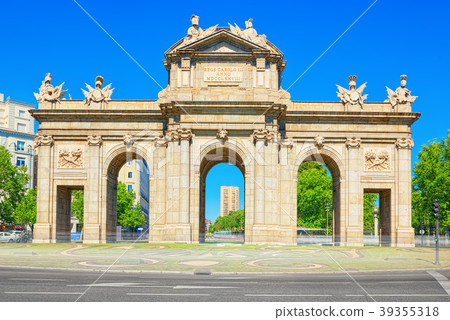 Gate of Alcala (Puerta de Alcala) Gate of Alcala (Puerta de Alcala) 39355318