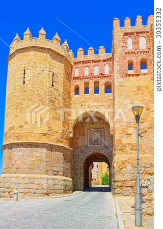 Landscape at the ancient city Segovia 39355332