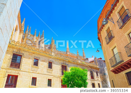 Narrow medieval streets of the city of Segovia Narrow medieval streets of the city of Segovia 39355334