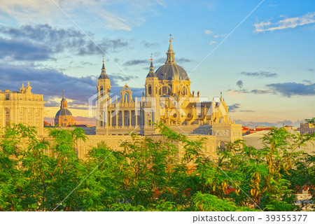 Panorama view on Royal Palace (Palacio Real) 39355377