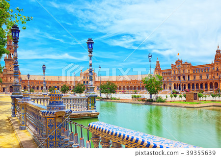 Square of the Spain is a square in the Maria Luisa 39355639