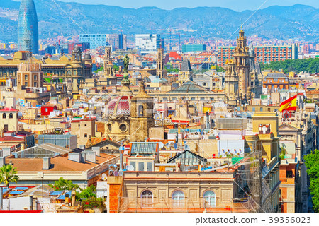 Panorama of the historical center of Barcelona 39356023