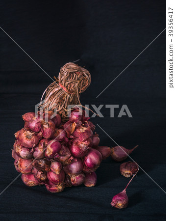 Closeup red shallot on dark background Closeup red shallot on dark background 39356417