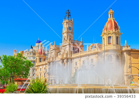 Fountain on Modernism Plaza of the City Hall  39356433