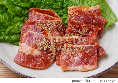 Grilled beef ribs 39357252