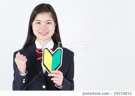 有初學者標記的學校女生 有初學者標記的學校女生 39358653