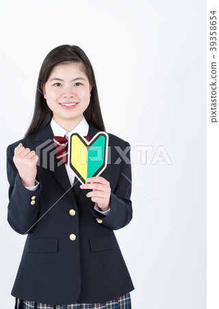 有初學者標記的學校女生 有初學者標記的學校女生 39358654