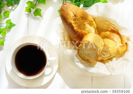Bread and coffee Bread and coffee 39359100