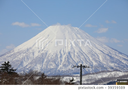 從Nakayama Pass,Michi-no-Eki / Boyo Nakayama看到的Yotei山 從Nakayama Pass,Michi-no-Eki / Boyo Nakayama看到的Yotei山 39359389