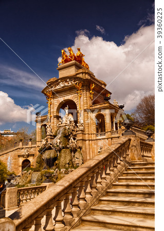 Parc de la Ciutadella - Stairs and Quadriga - Side 39360225