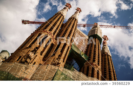 La Sagrada Familia - Daytime shot 39360229