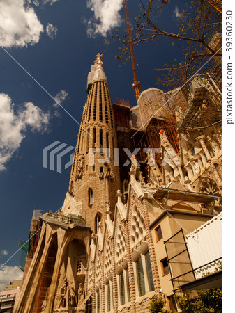 La Sagrada Familia - Ultra wide angle La Sagrada Familia - Ultra wide angle 39360230