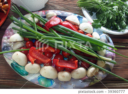 Vegetables on the plate Vegetables on the plate 39360777