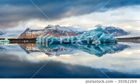 Ice bergs in Jokulsarlon glacial lake, Iceland. 39362269