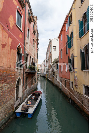 Venetian streets Venetian streets 39362468
