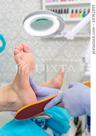 Pedicure master during work. 39362895