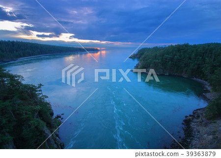 The Deception Pass The Deception Pass 39363879