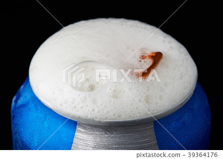 Beer foam from metal can 39364176