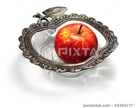 Apple in the socket 39364177