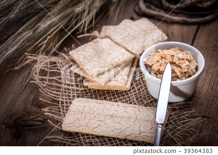 Homemade sandwiches with crisp bread, tuna and egg Homemade sandwiches with crisp bread, tuna and egg 39364383