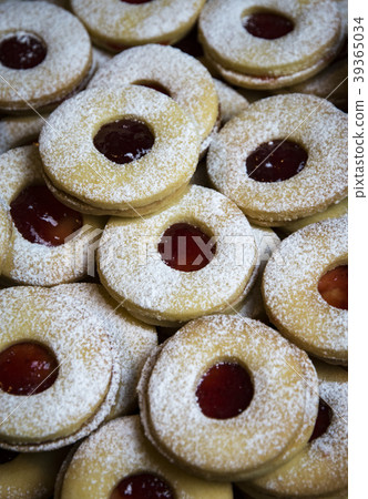 circular cookies filled with jam circular cookies filled with jam 39365034