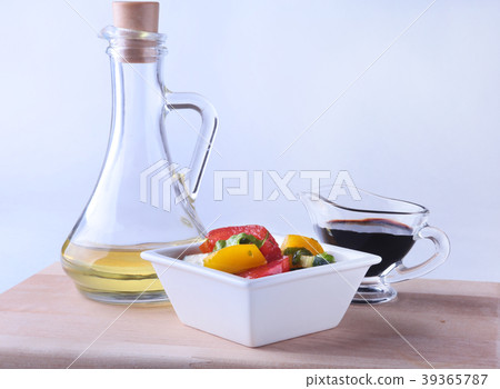 fresh vegetable salad with tomato, cucumber, bell 39365787