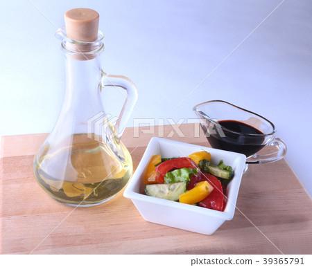 fresh vegetable salad with tomato, cucumber, bell 39365791