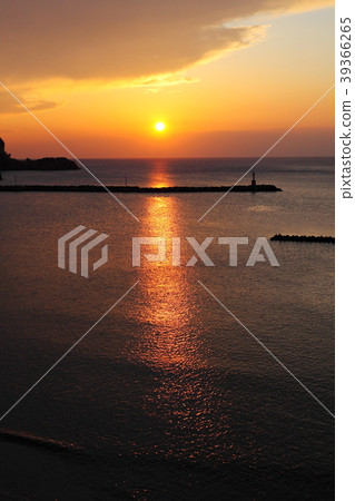 Sunset at Nishi-Izu Matsuzaki Port Sunset at Nishi-Izu Matsuzaki Port 39366265