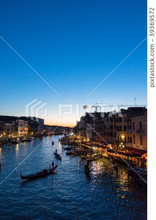 Night view of Canal Grande seen from Rialto Bridge, Venice Night view of Canal Grande seen from Rialto Bridge, Venice 39369572