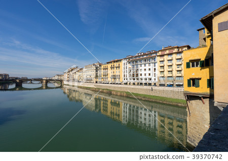 Streets along the River Arno seen from Pontevekio Streets along the River Arno seen from Pontevekio 39370742