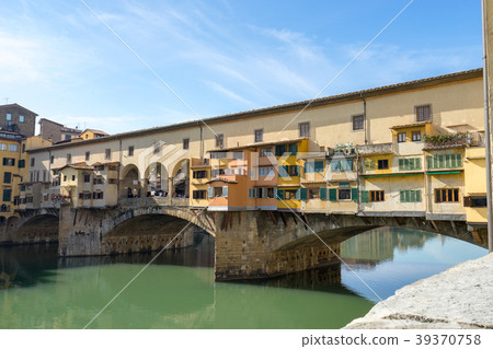 Landscape of the Arno river and Ponte Vecchio Landscape of the Arno river and Ponte Vecchio 39370758