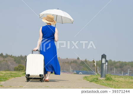 Young woman holding a parasol Young woman holding a parasol 39371244
