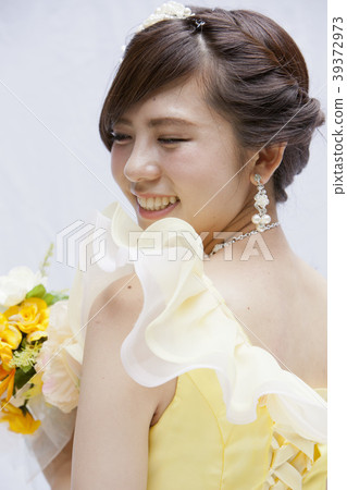 Woman wearing a prom dress az_036 39372973